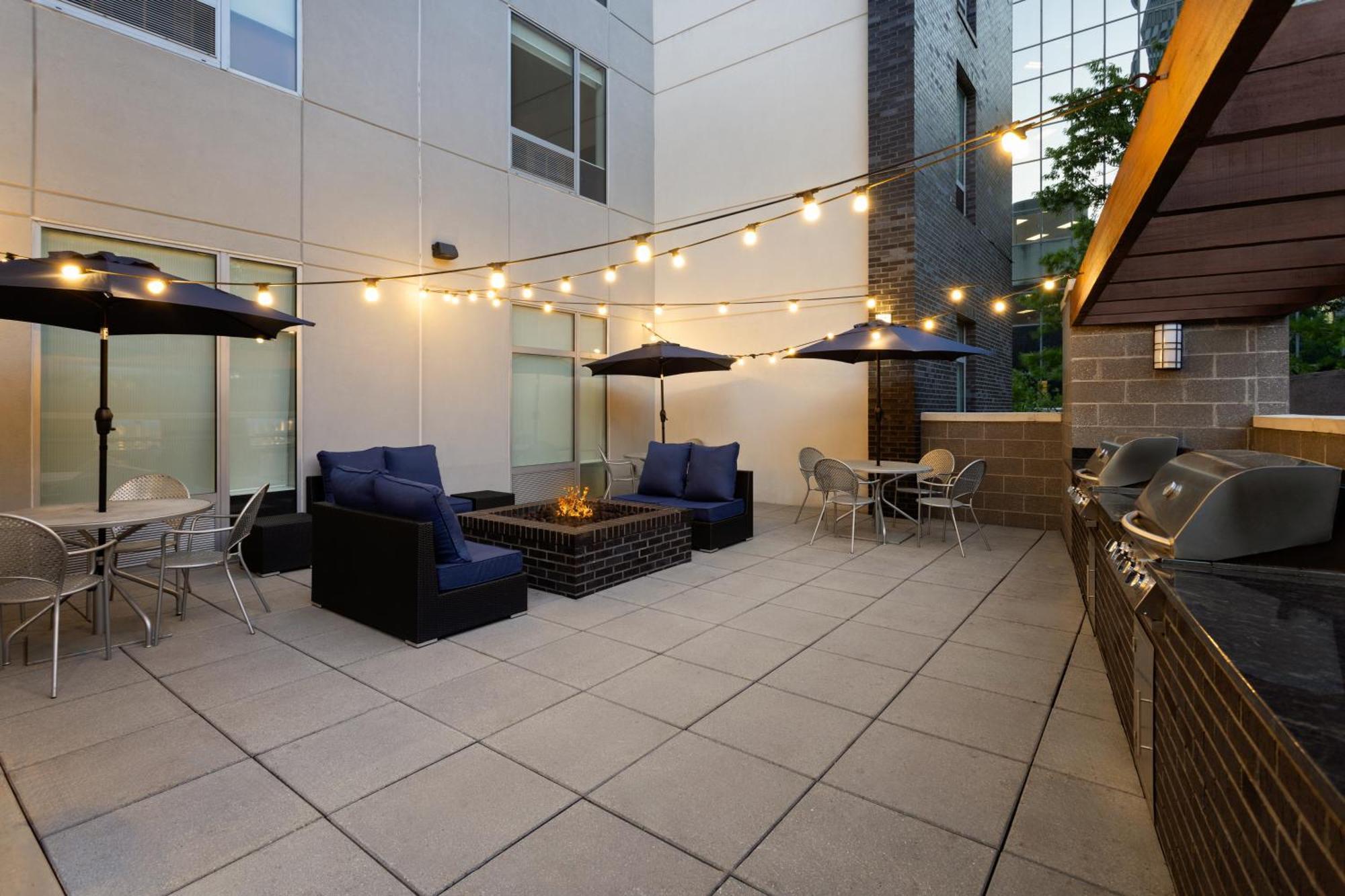 Home2 Suites By Hilton Greenville Downtown Экстерьер фото
