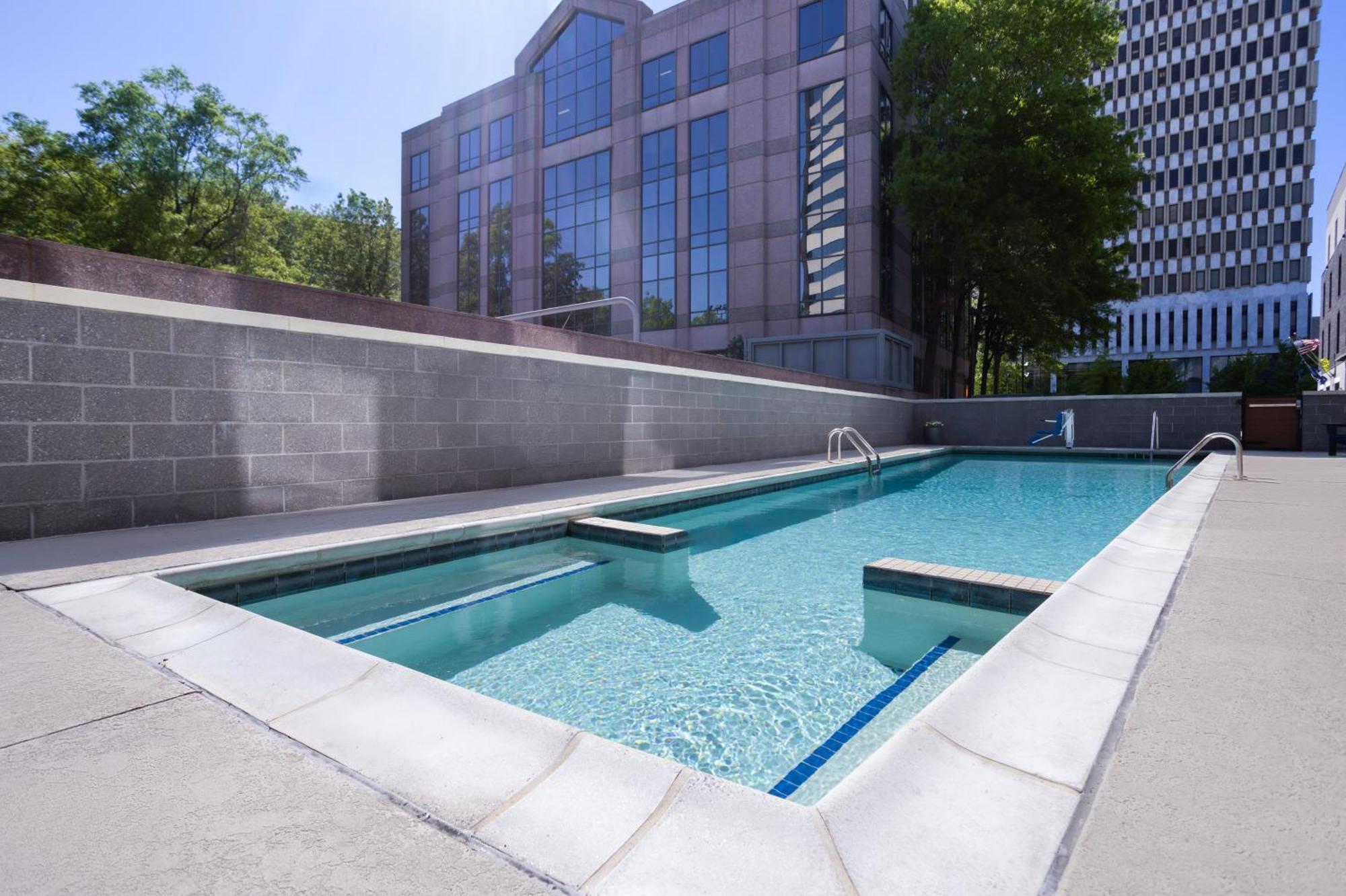 Home2 Suites By Hilton Greenville Downtown Экстерьер фото