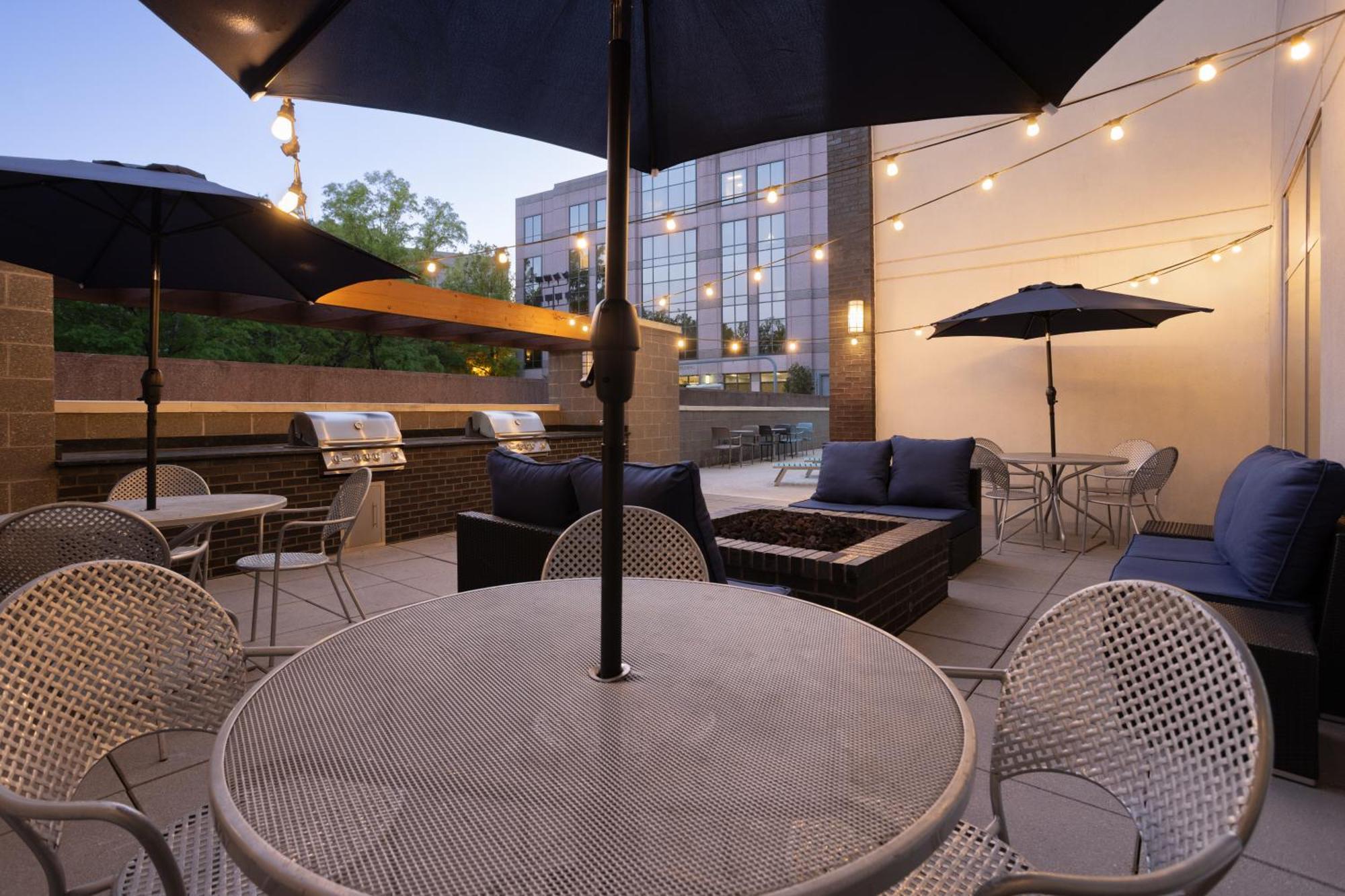 Home2 Suites By Hilton Greenville Downtown Экстерьер фото