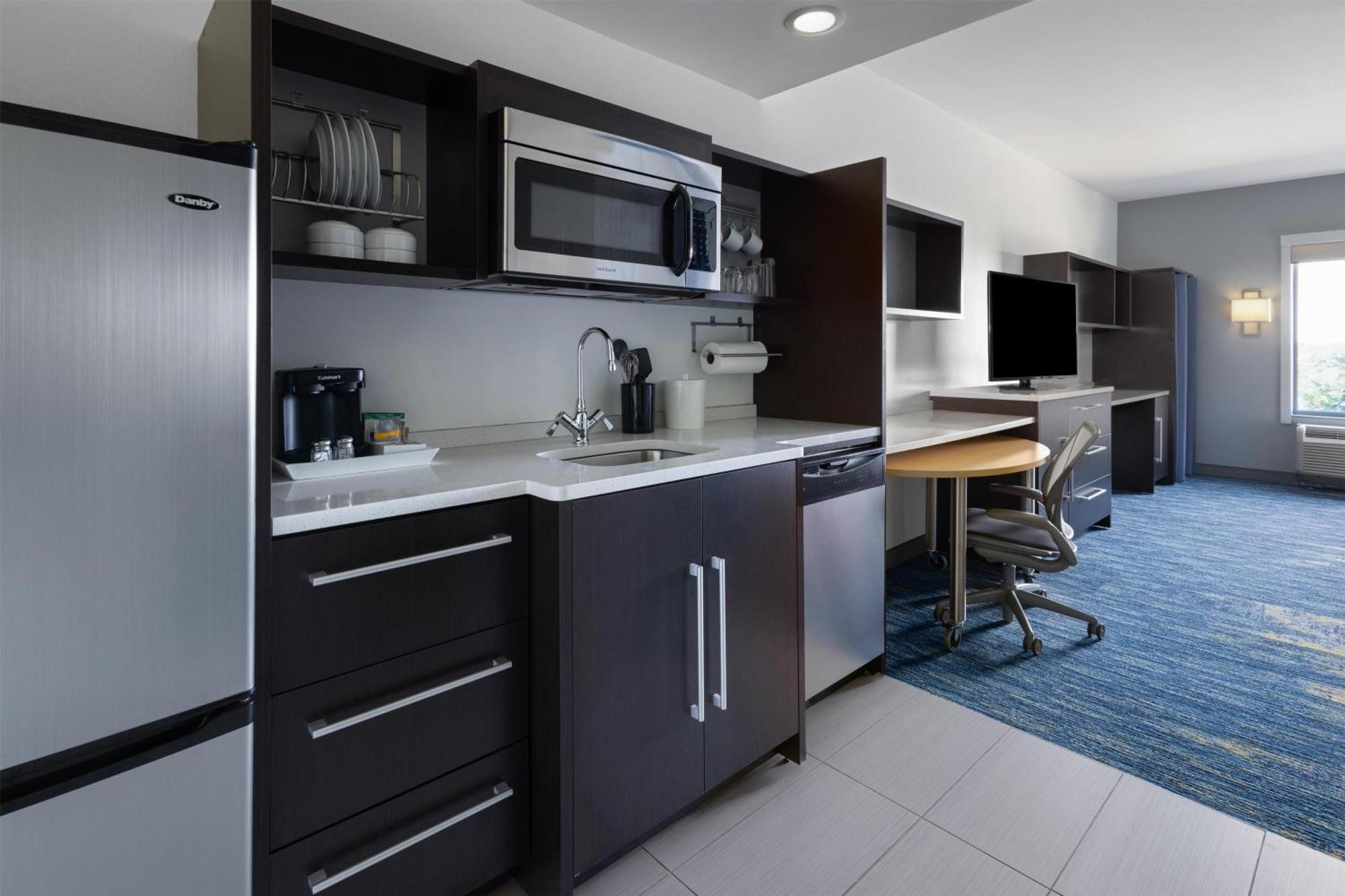 Home2 Suites By Hilton Greenville Downtown Экстерьер фото